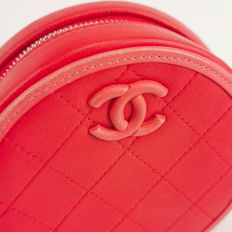 Chanel Round圓餅包Mini羊皮菱格絎縫雙C logo圓餅包斜挎包-7