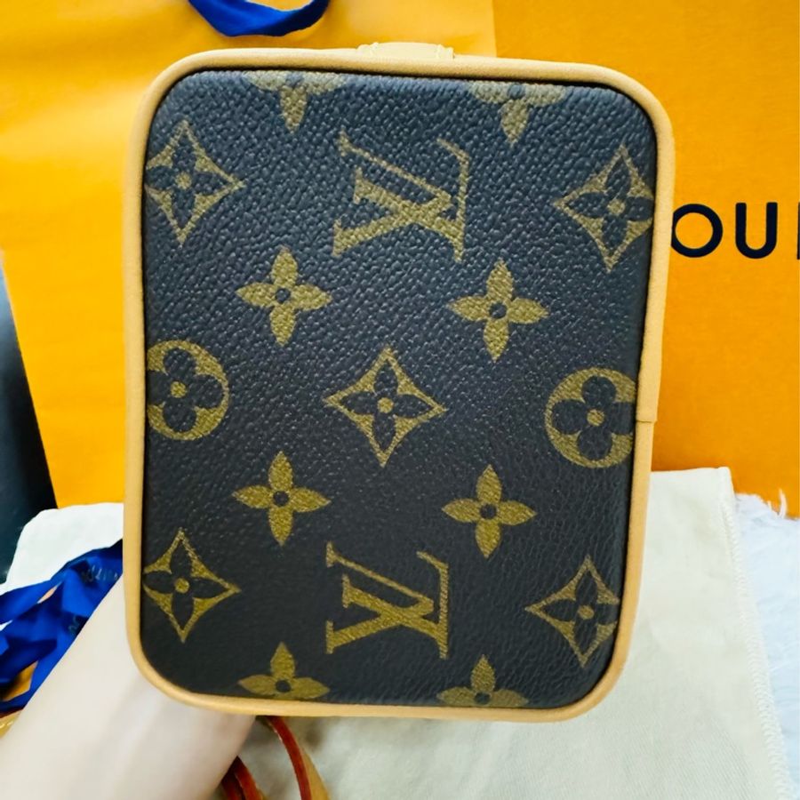 全售出沒有了❌Lv nanonoe水桶包-12