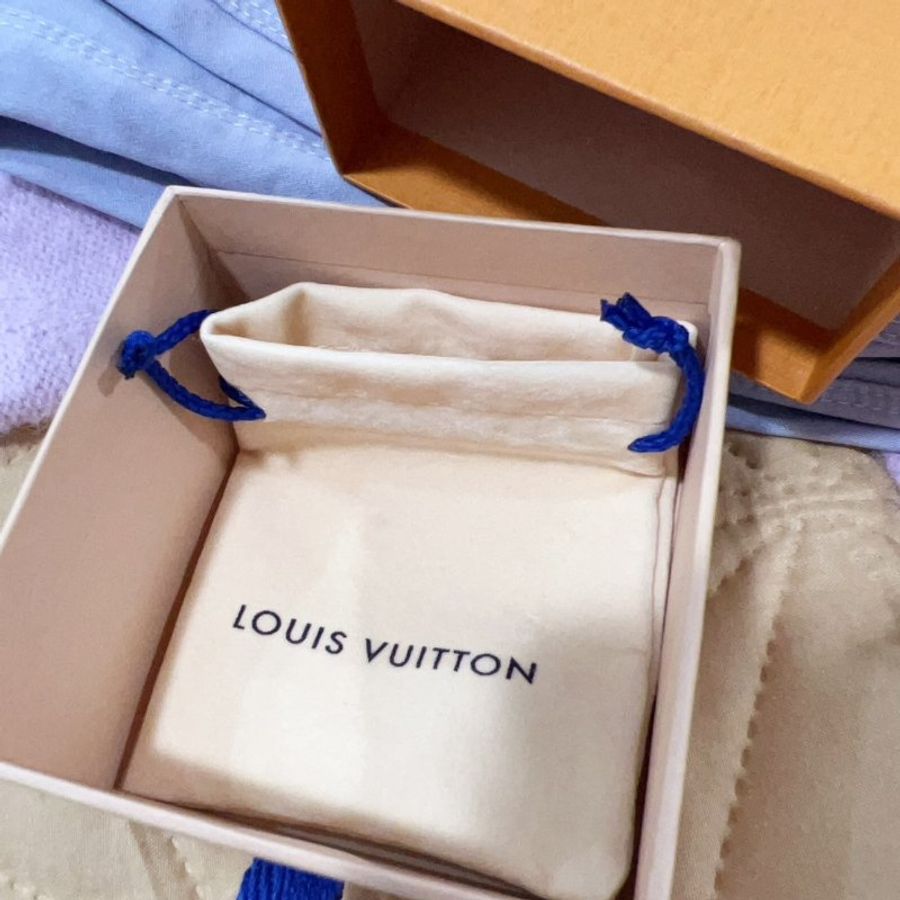 LV M64858 BLOOMING SUPPLE 經典品牌吊墜手鍊(金 現貨)-7