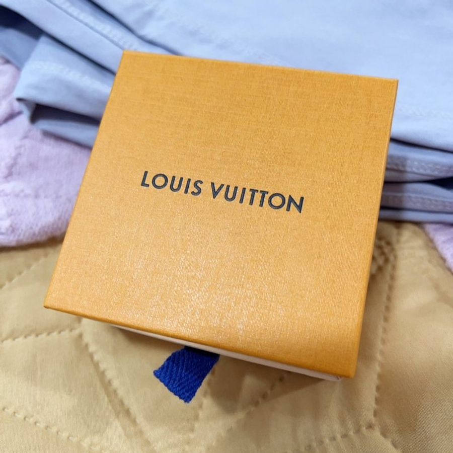 LV M64858 BLOOMING SUPPLE 經典品牌吊墜手鍊(金 現貨)-8