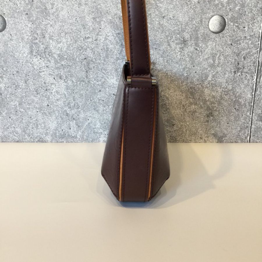 Louis Vuitton 棕紅色霧面皮革壓紋肩背包 /腋下包-3