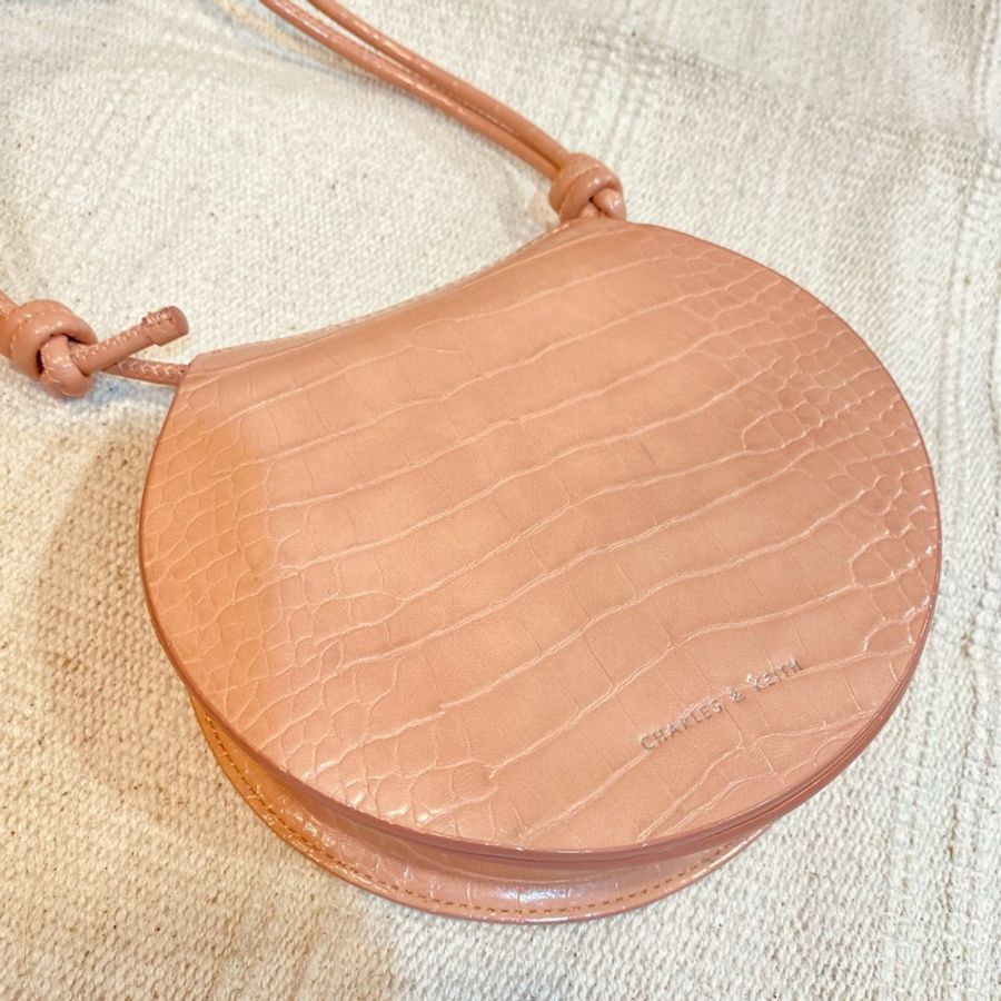 Charles & Keith 蜜桃色可調式硬殼紋路肩背包-6