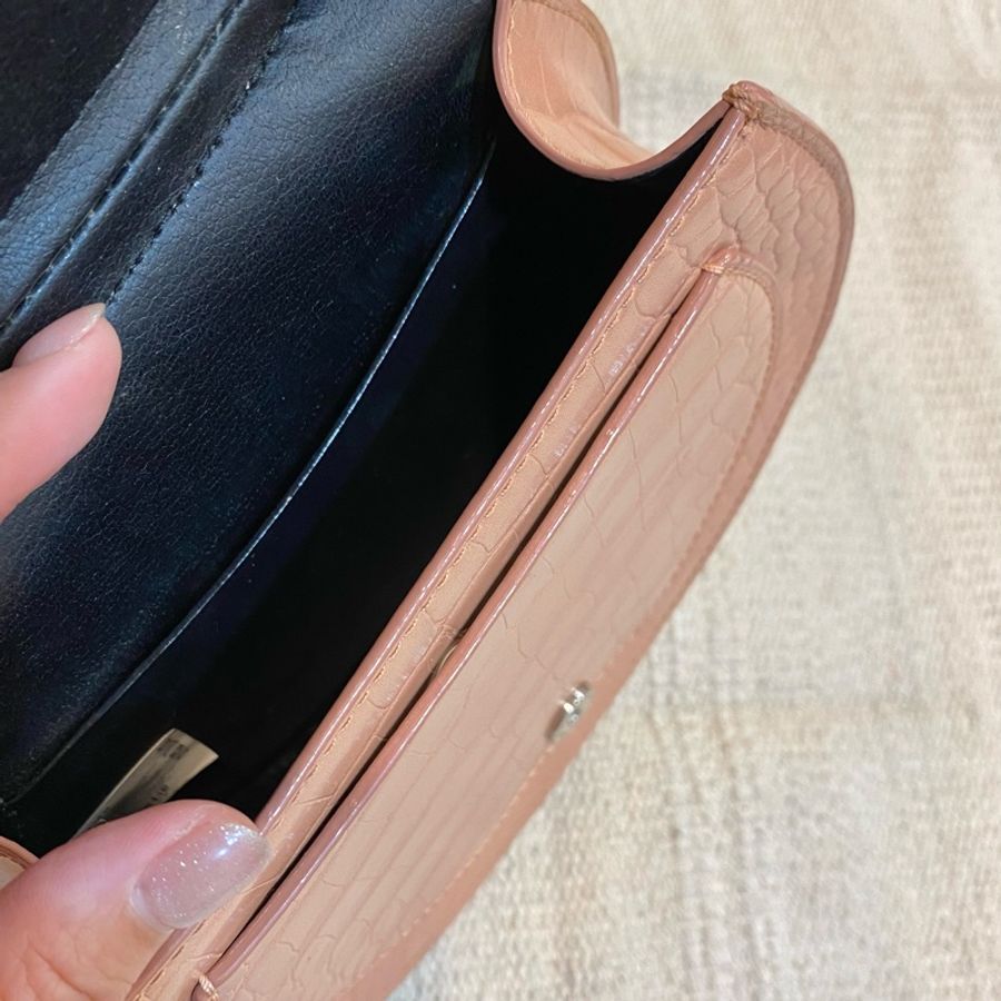 Charles & Keith 蜜桃色可調式硬殼紋路肩背包-10