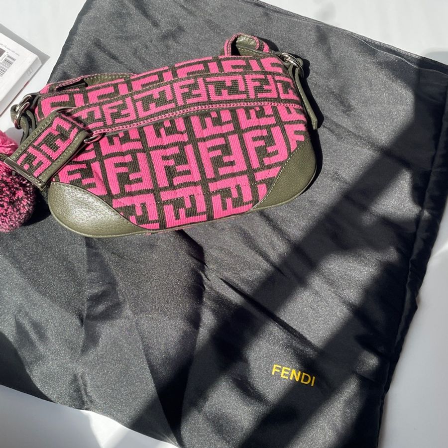 FENDI 桃粉中古毛球包-9