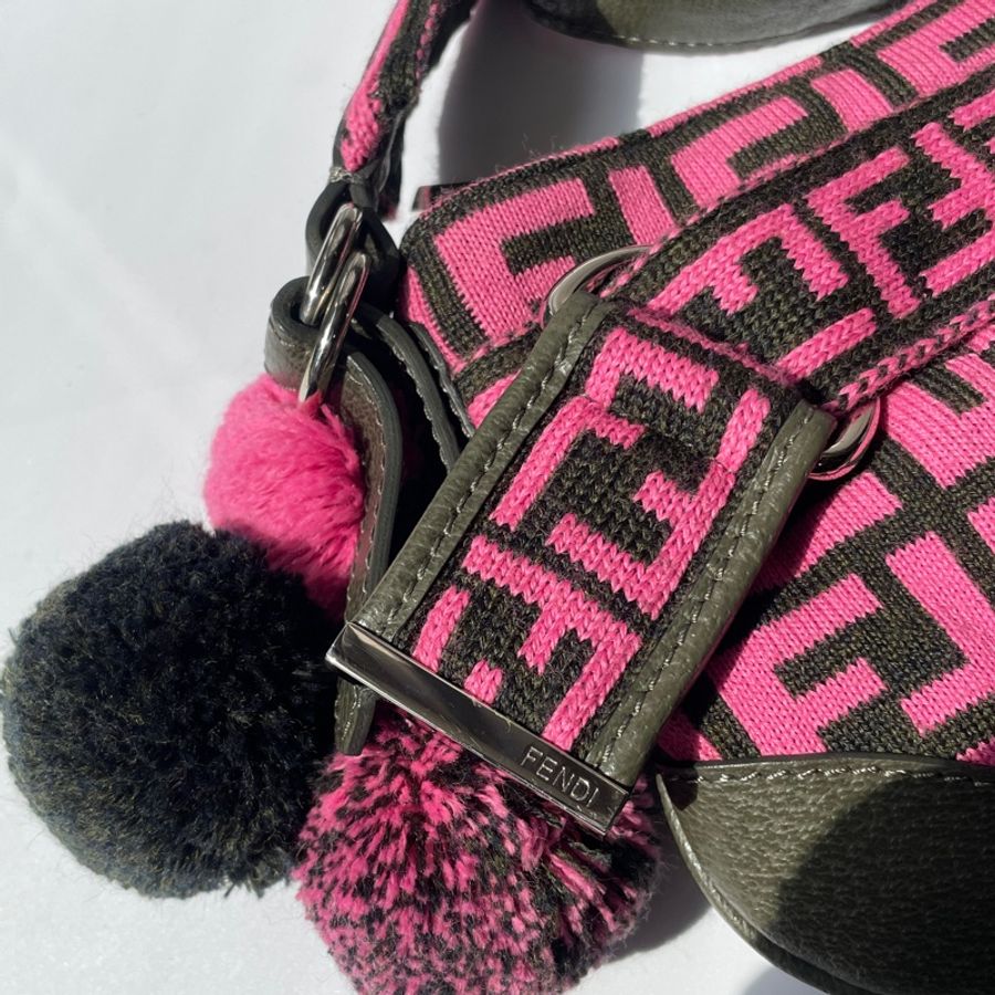 FENDI 桃粉中古毛球包-21