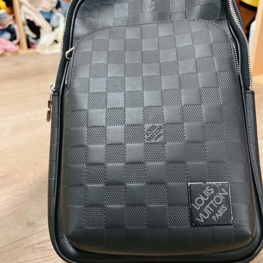 LV 男款斜胸背包-1