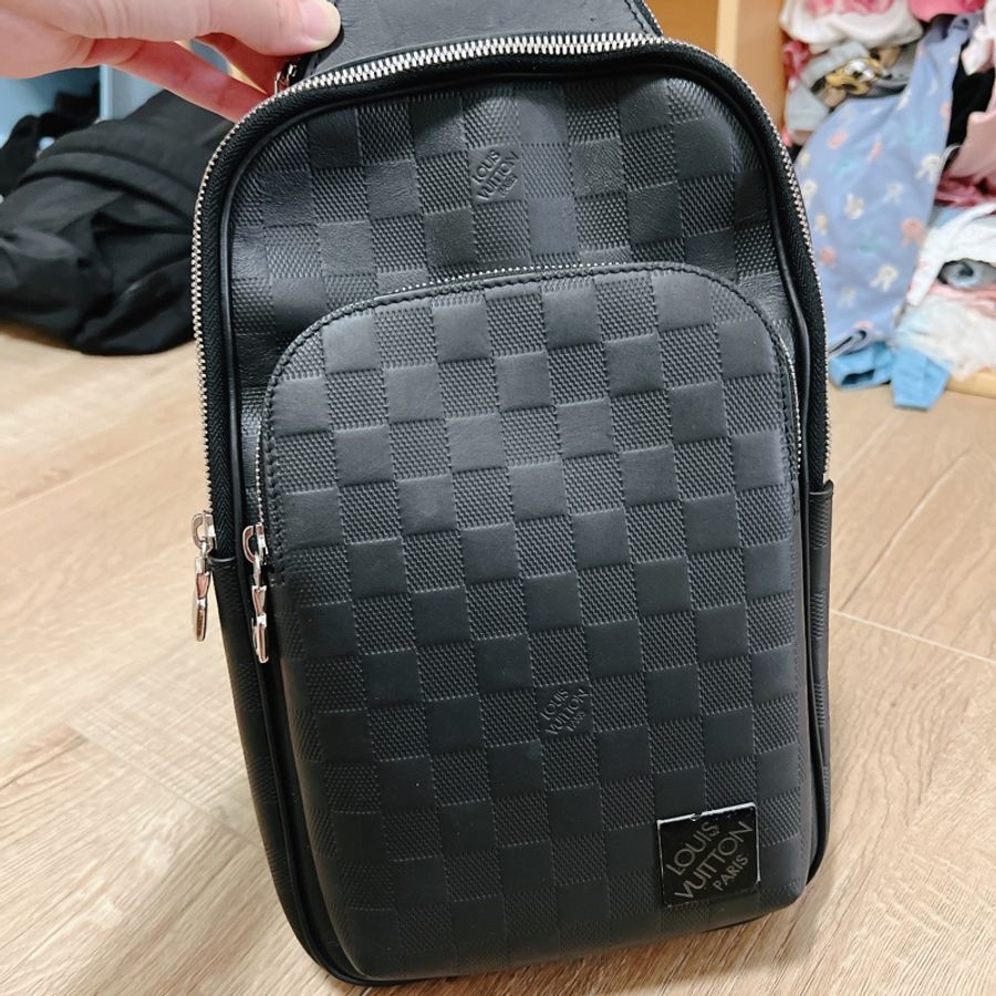 LV 男款斜胸背包-9