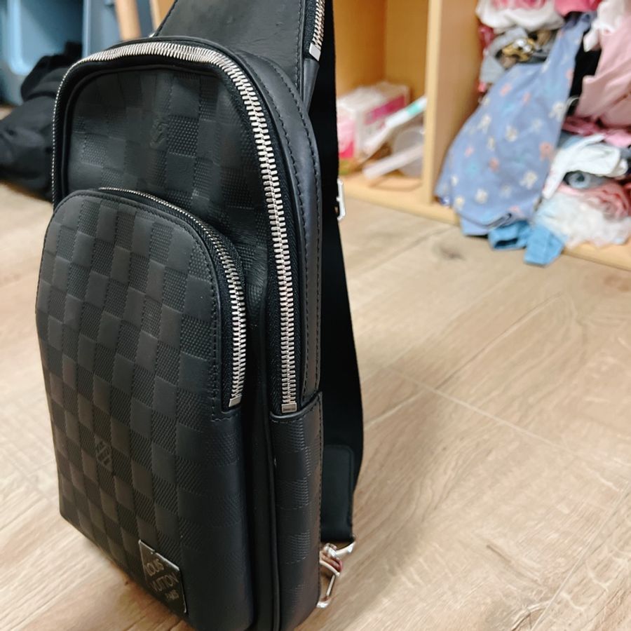 LV 男款斜胸背包-10