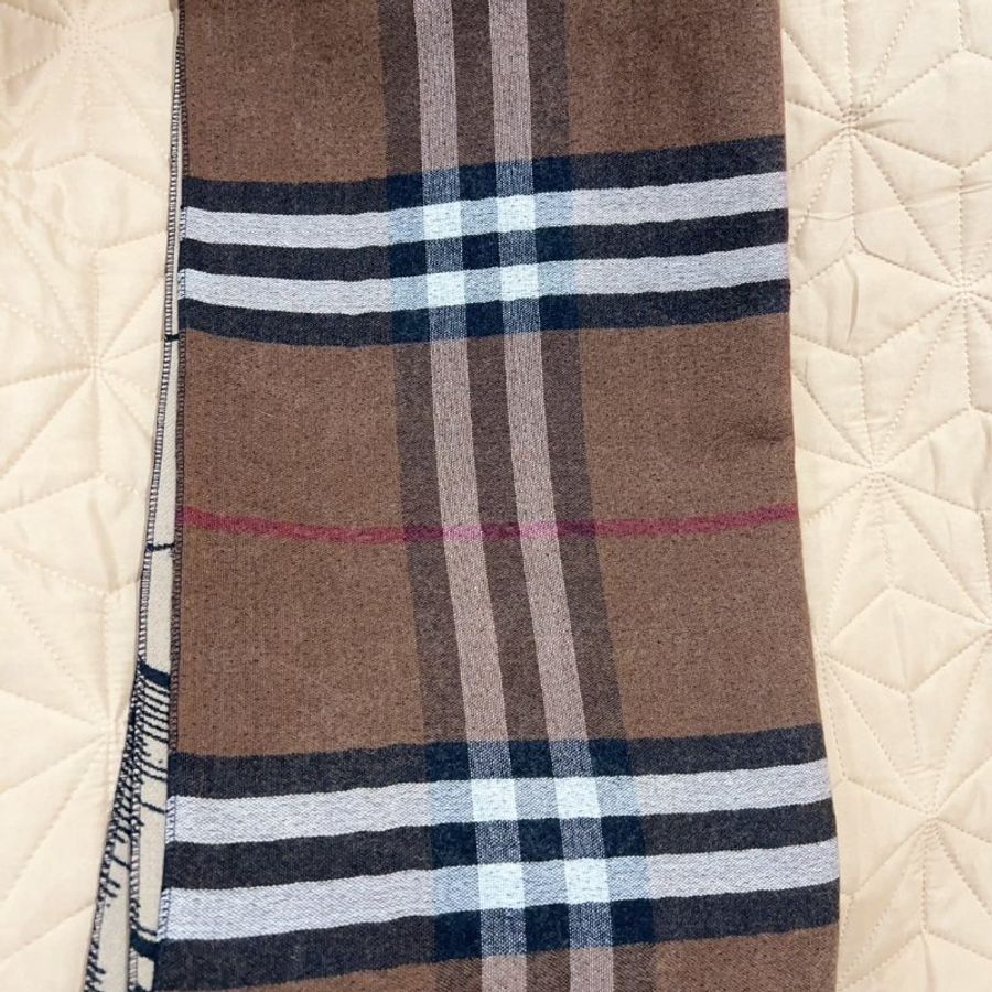 (保留中)Burberry 圍巾100%山羊絨cashmere scarf(雙面雙色戰馬經典格紋羊絨圍巾)-9