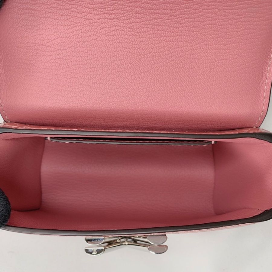 LV Twist Mini亮面鱷魚皮革包-9