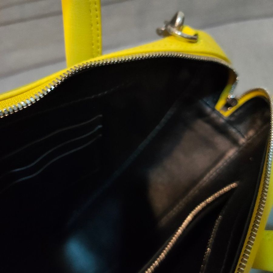 【9成新】㊣✨BALENCIAGA✨巴黎世家 (附防塵袋)小雞黃 三角 手提包 肩背包 斜背包 三角包/二手包/二手精品/保證正品🌳二手樹屋🌳-48