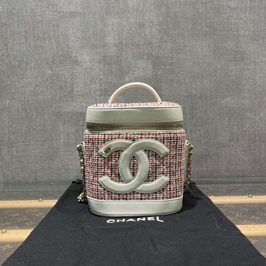 Chanel Bucket Bag-1