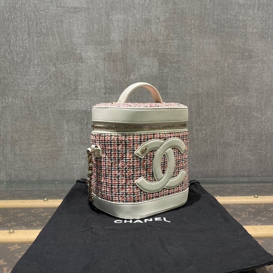 Chanel Bucket Bag-2
