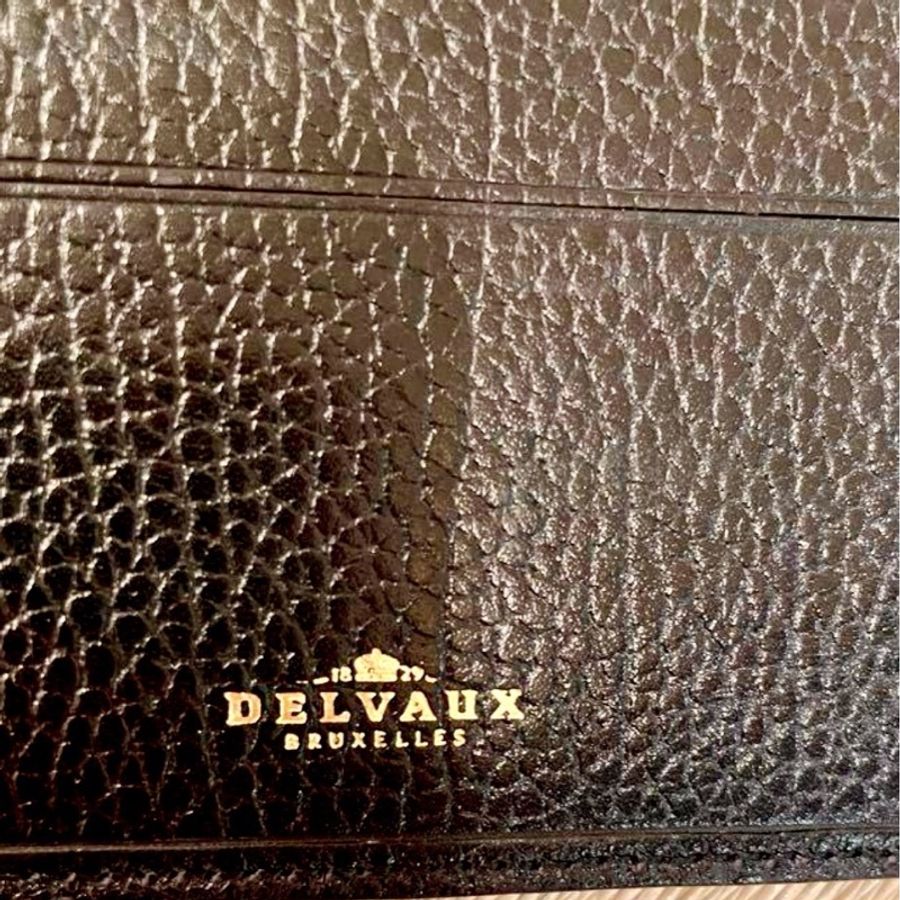 DELVAUX比利時皇家御用品牌 三折簡約頂級真皮中性中短夾-24