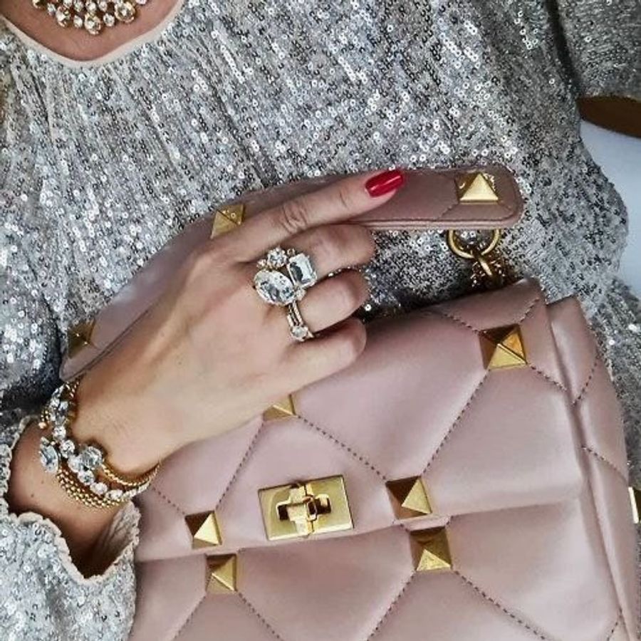 Valentino Roman Stud 大款納帕羊皮羅馬鉚釘包 乾燥玫瑰粉色《2024季度新品》-3