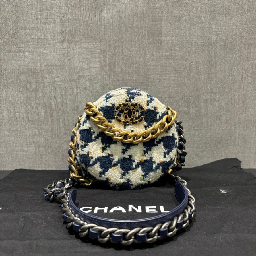 CHANEL小可愛圓餅斜挎包-1