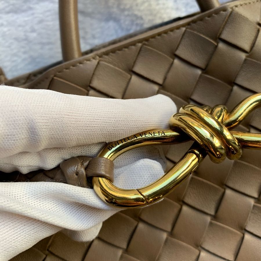 Bottega Veneta Andiamo 小羊皮編織小款二用包(摩卡棕)-2