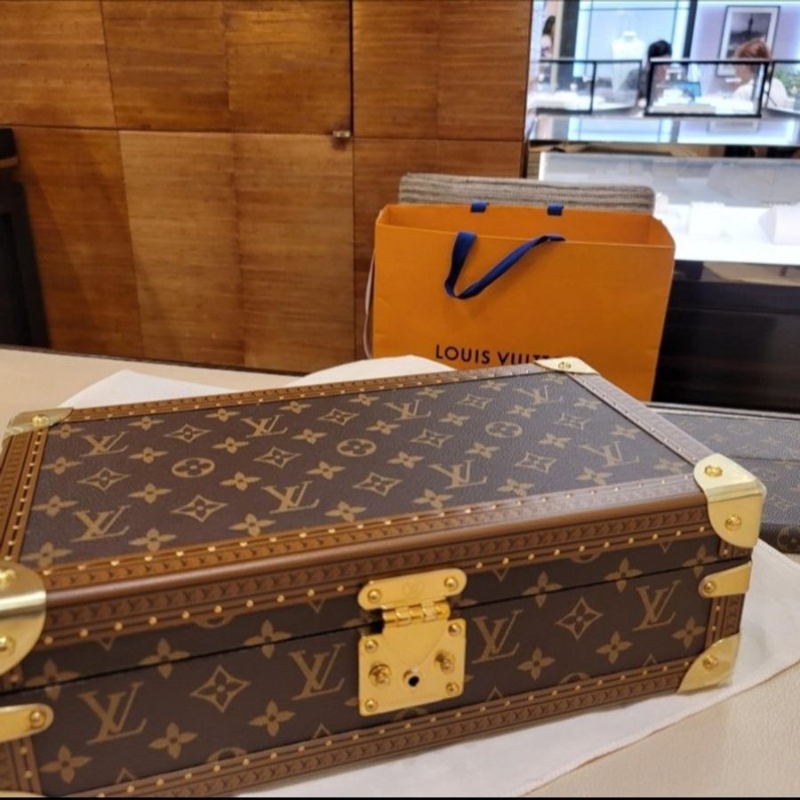 特價比歐洲訂價便宜親自帶回原廠現貨,LV原木手工做手錶盒,可放8錶-6