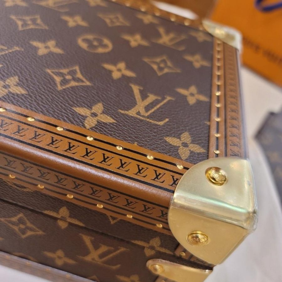 特價比歐洲訂價便宜親自帶回原廠現貨,LV原木手工做手錶盒,可放8錶-7