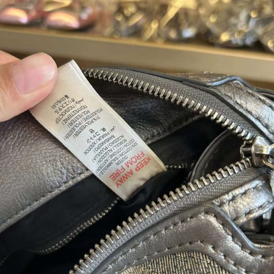Burberry手提斜跨包 整體很新-6