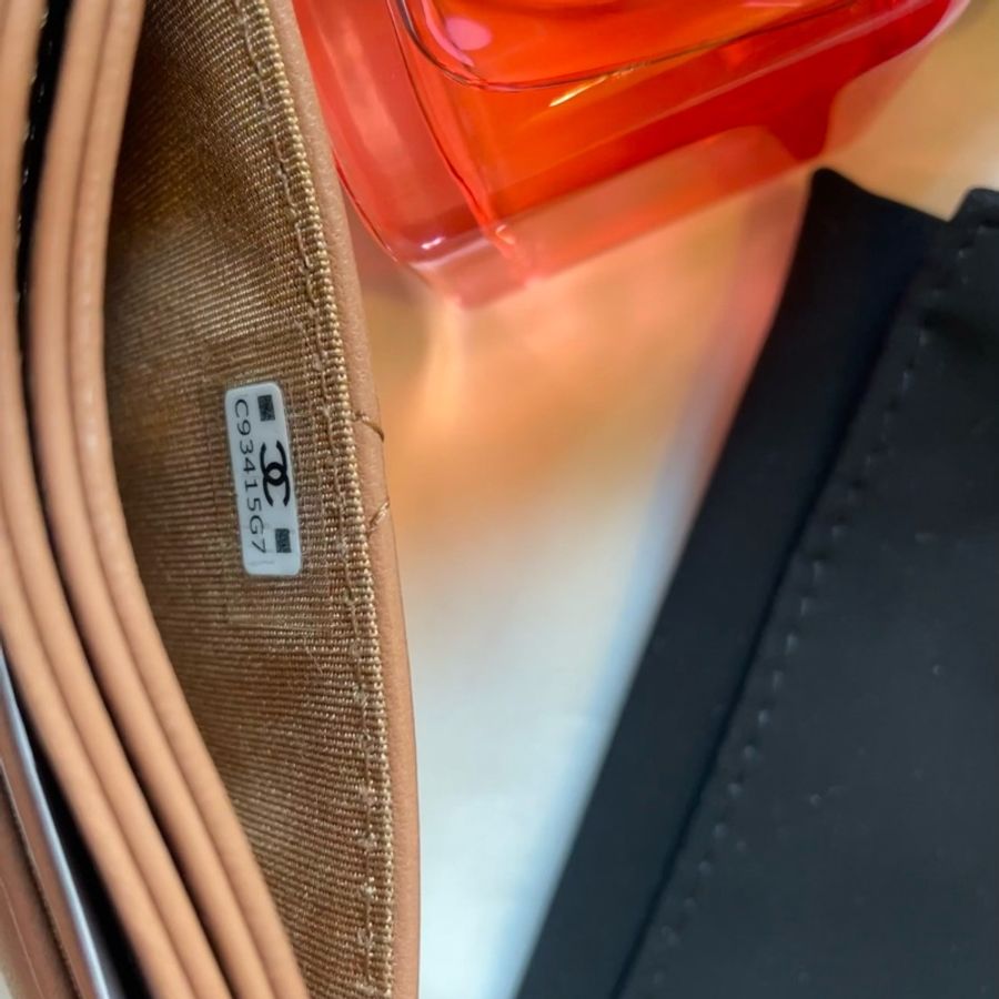 香奈兒全新閒置品19卡片包-8