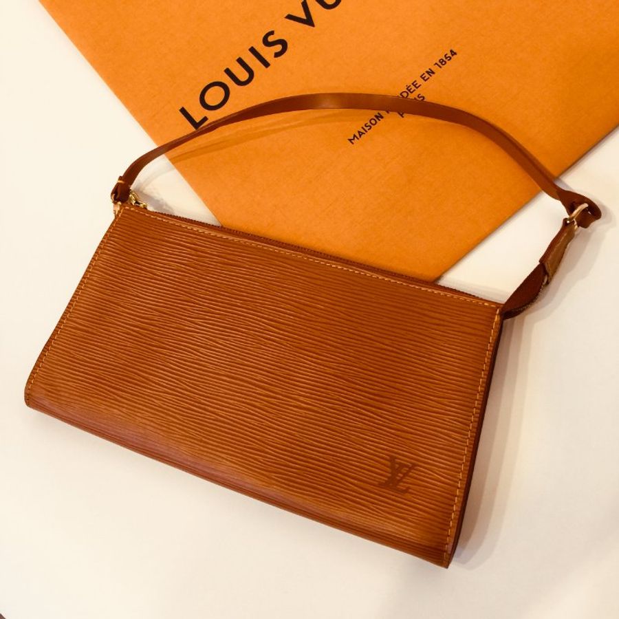 Louis Vuitton 焦糖色EPI皮腋下包 /麻將包/側肩包-0