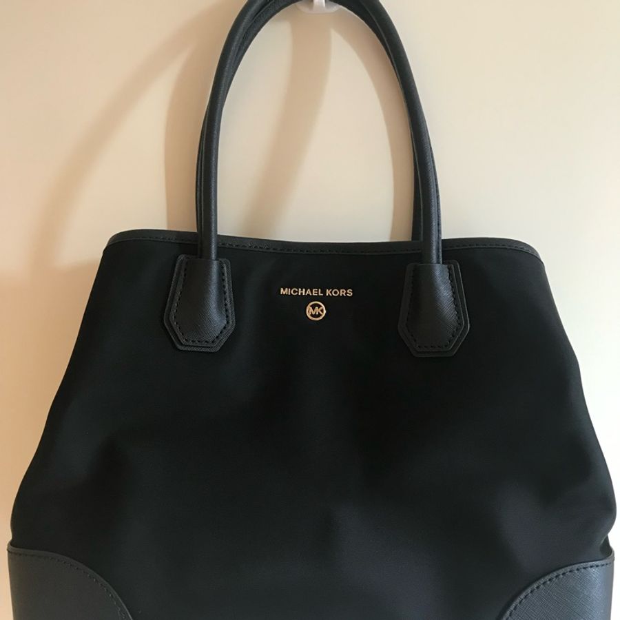 Michael Kors 黑色肩背包-0