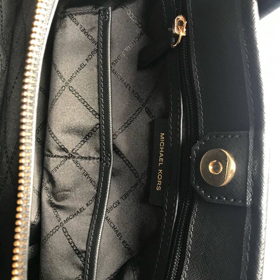Michael Kors 黑色肩背包-1