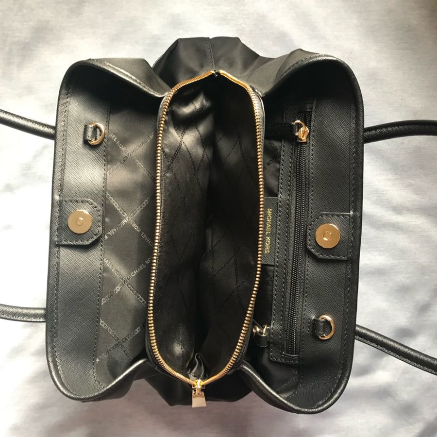 Michael Kors 黑色肩背包-6