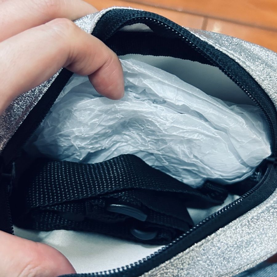 VANS BAG萬斯閃亮銀色亮片包款 側背包-2