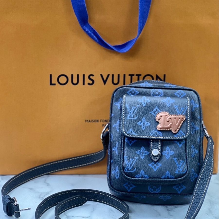 LV 深藍底藍原花拼深藍牛皮銀釦前口袋Christopher0斜背包M81854(JK0045)-3