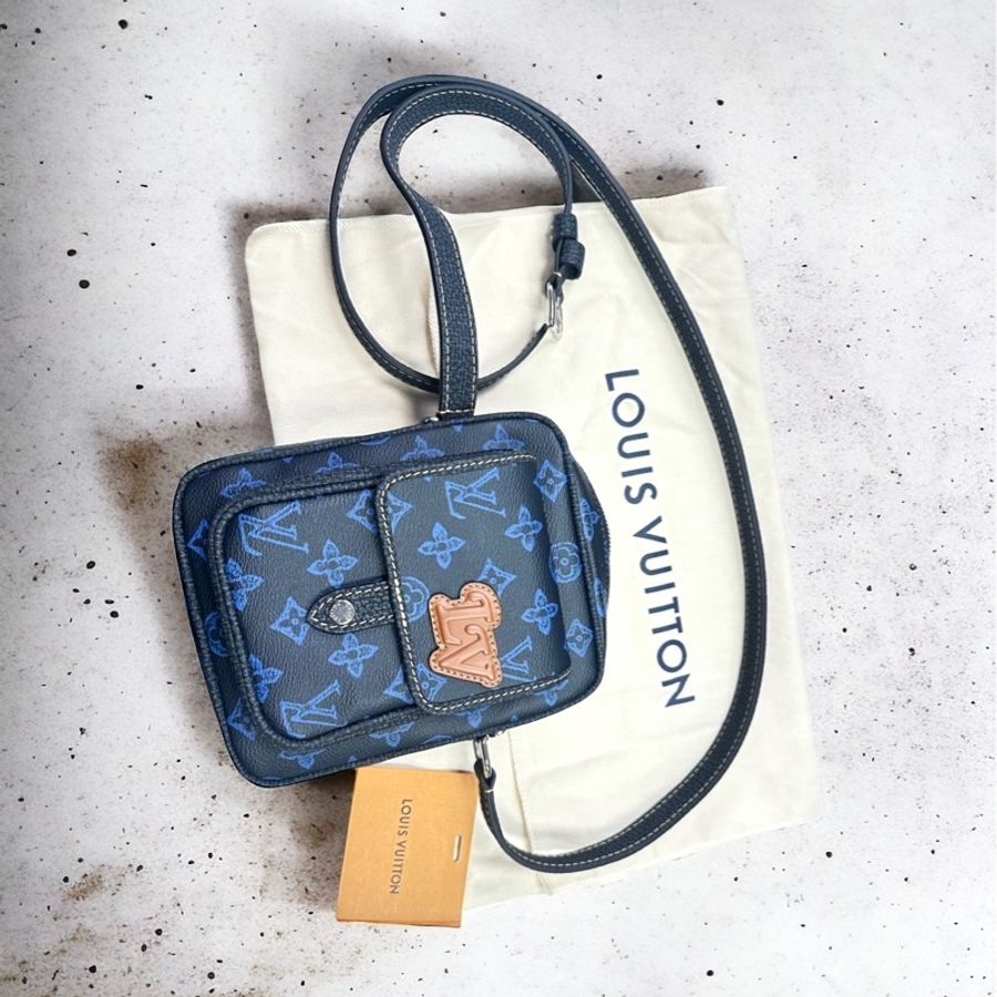 LV 深藍底藍原花拼深藍牛皮銀釦前口袋Christopher0斜背包M81854(JK0045)-4