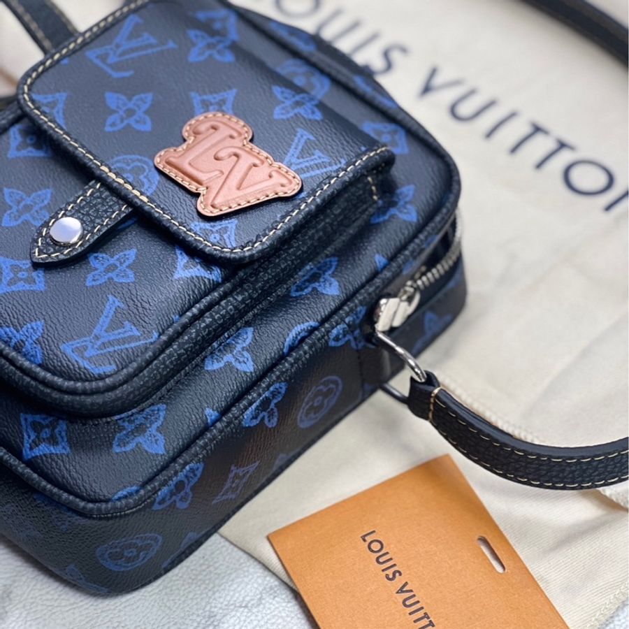 LV 深藍底藍原花拼深藍牛皮銀釦前口袋Christopher0斜背包M81854(JK0045)-11