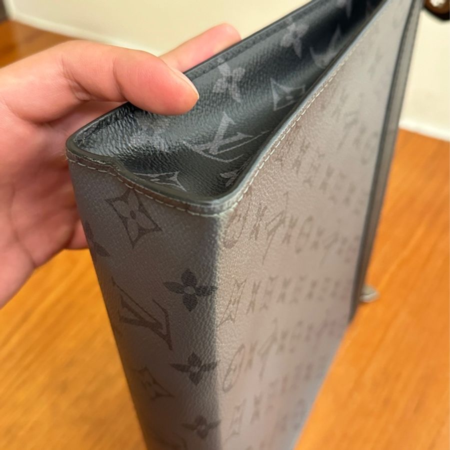 LV 黑灰花紋手拿包-9