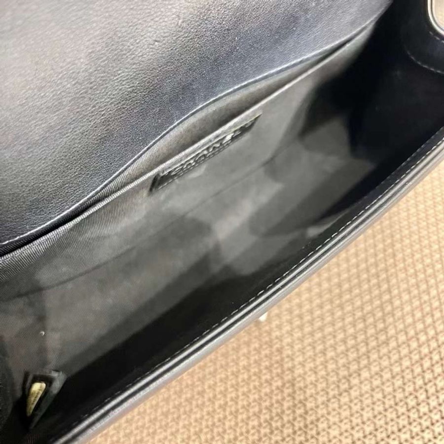 Chanel Boy Medium Calfskin 牛皮銀扣中號-6