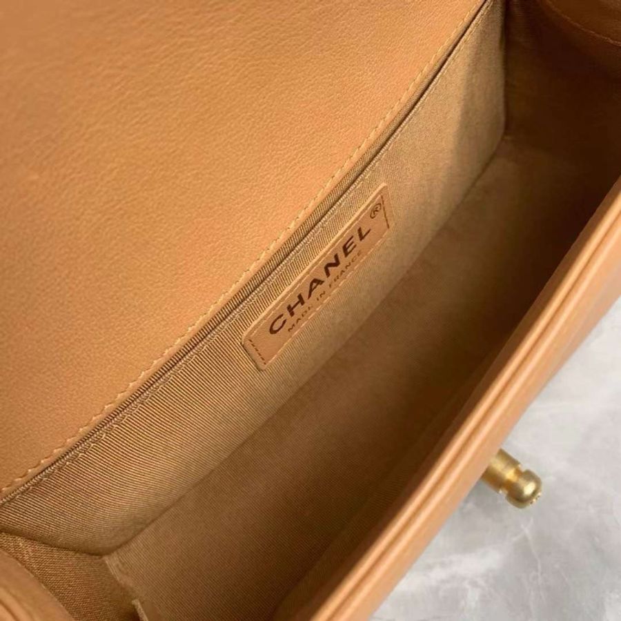 Chanel boy small calfskin 焦糖色金扣小號-7