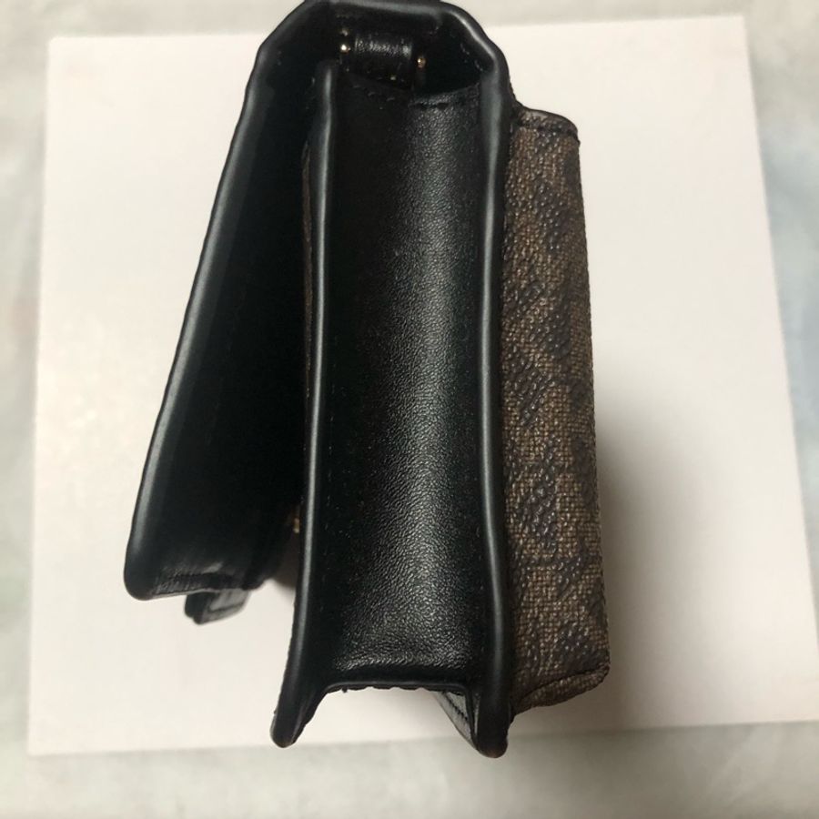 🇺🇸Michael Kors👜 WOC 專櫃經典滿版MK LOGO拼接小包手機袋斜背包-8