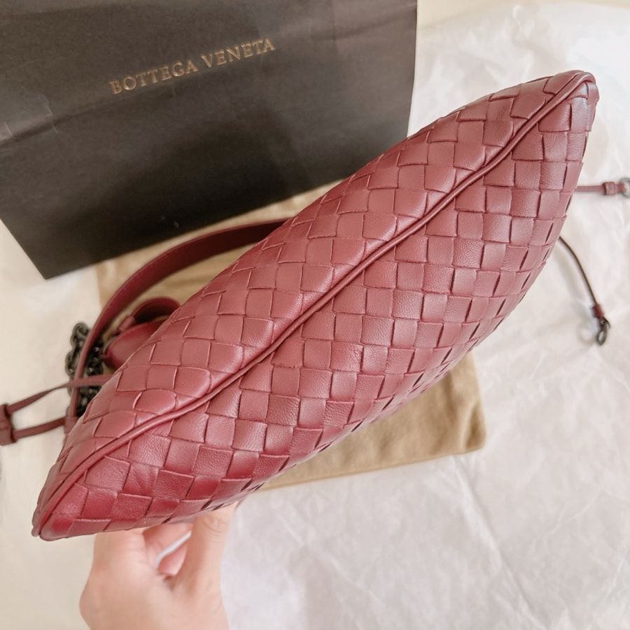 正✨全新賠售✨BV斜背包/肩背包側背包束口包福袋包酒紅色bottega veneta經典編織包牛皮可放長夾中夾短夾後背包大格子編織-6