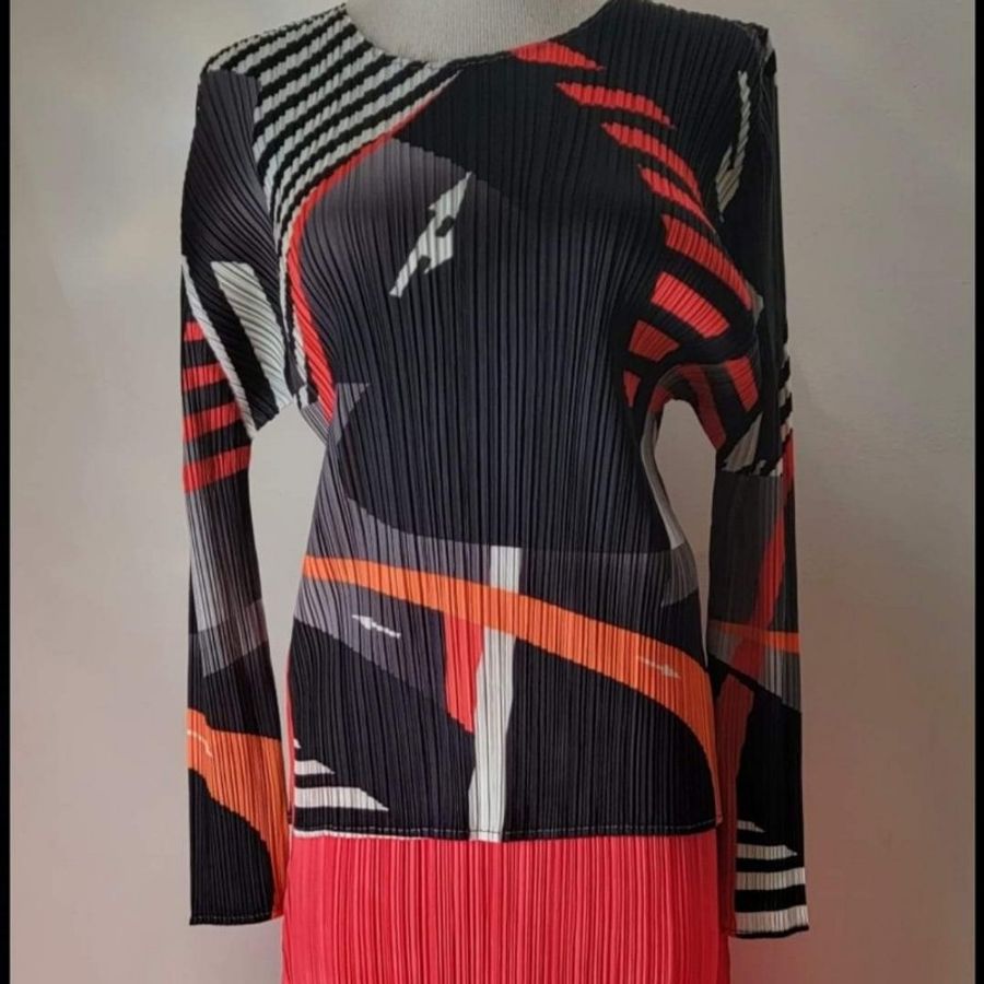 三宅一生Pleats please 2023/1月
(黑色)公路主題長袖上衣3號-0