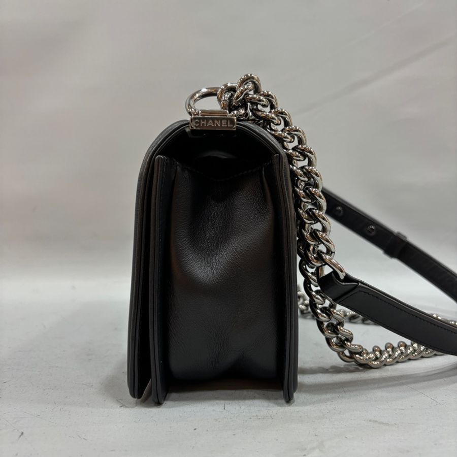 Chanel A67086黑牛皮V紋銀釦Boy 25斜背包 肩背包-4