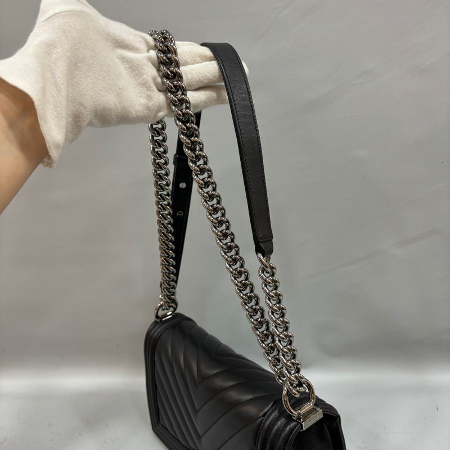 Chanel A67086黑牛皮V紋銀釦Boy 25斜背包 肩背包-14