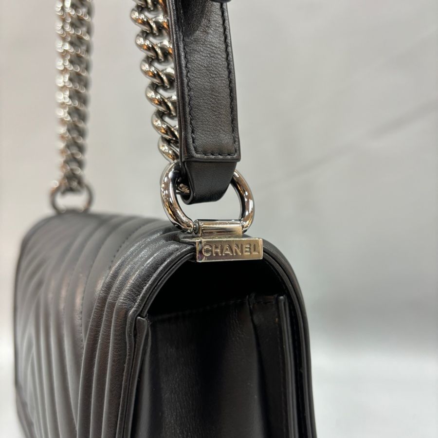Chanel A67086黑牛皮V紋銀釦Boy 25斜背包 肩背包-26