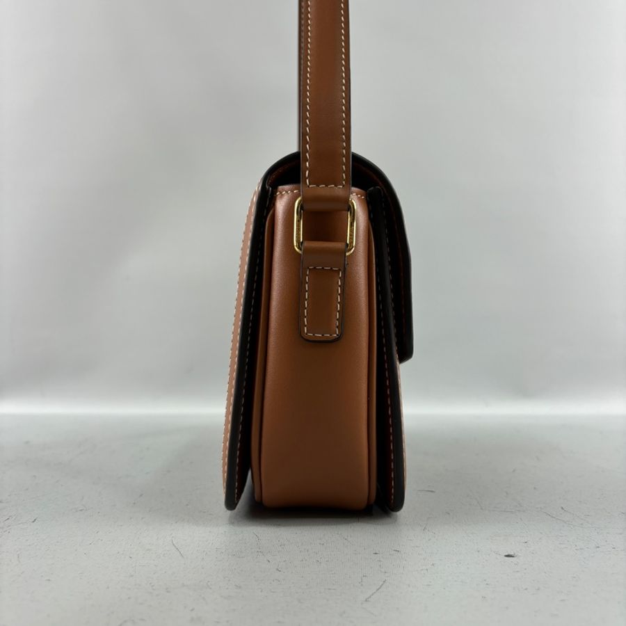 Celine 188882焦糖牛皮凱旋門釦老花Teen Triomphe斜背包-2