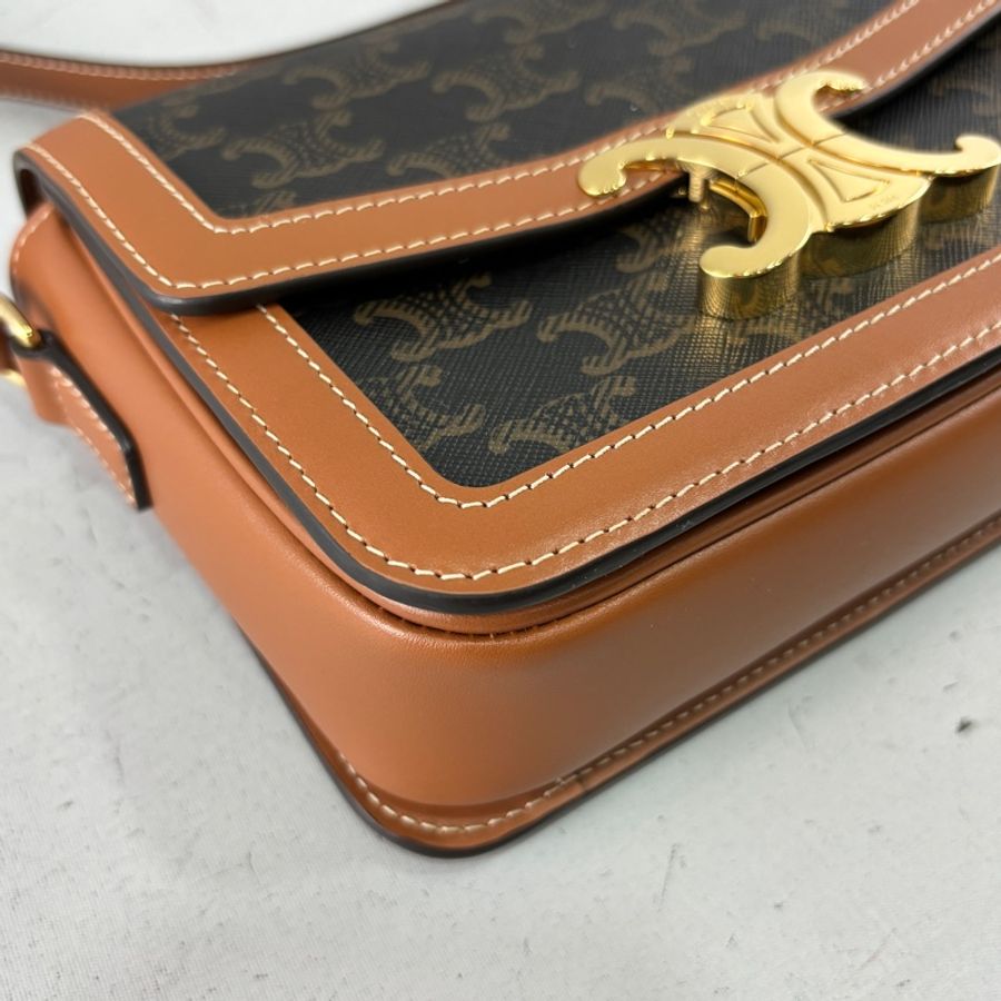 Celine 188882焦糖牛皮凱旋門釦老花Teen Triomphe斜背包-8