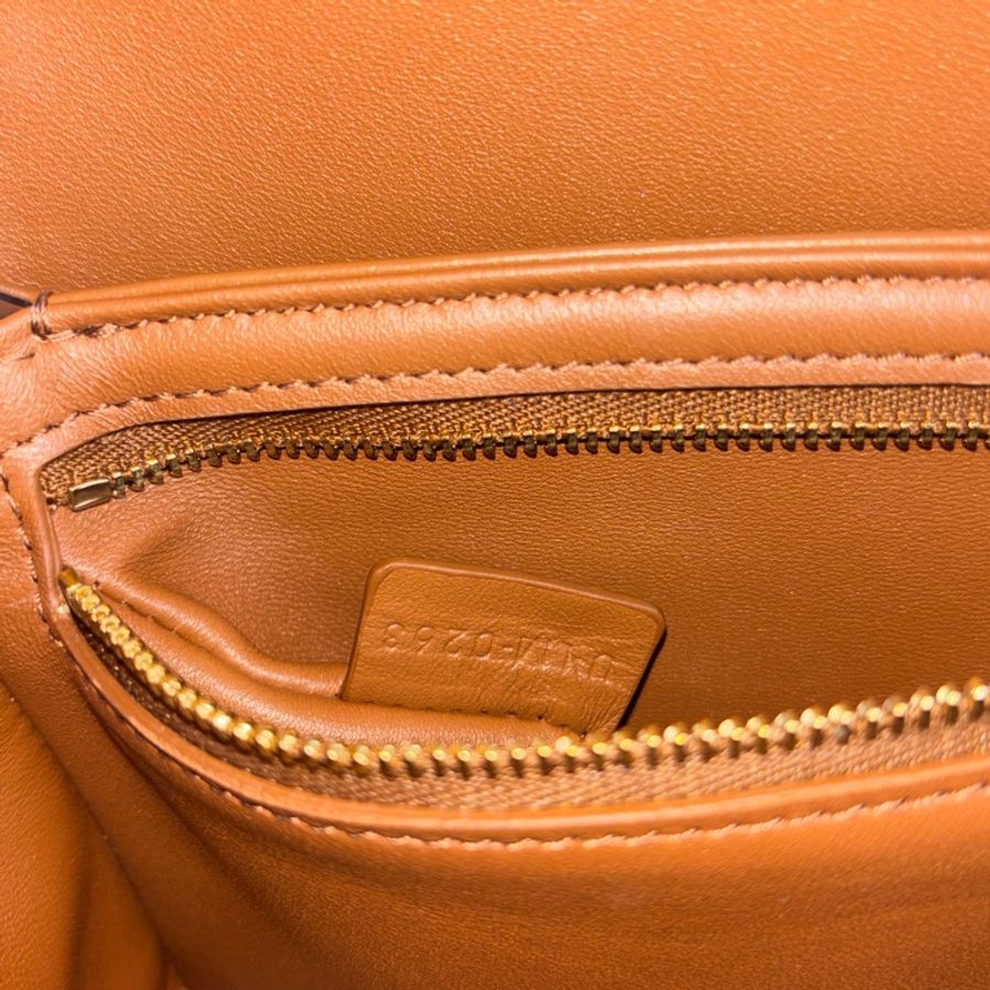 Celine 188882焦糖牛皮凱旋門釦老花Teen Triomphe斜背包-28