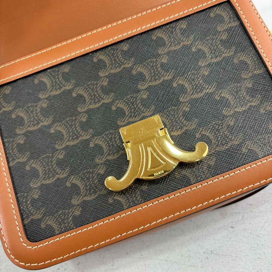 Celine 188882焦糖牛皮凱旋門釦老花Teen Triomphe斜背包-30