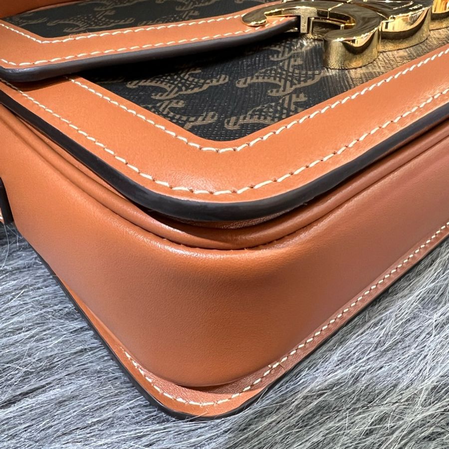 Celine188882咖啡色 老花 凱旋門 金釦 Triomphe Teen 斜背包 肩背包 Lisa同款-8