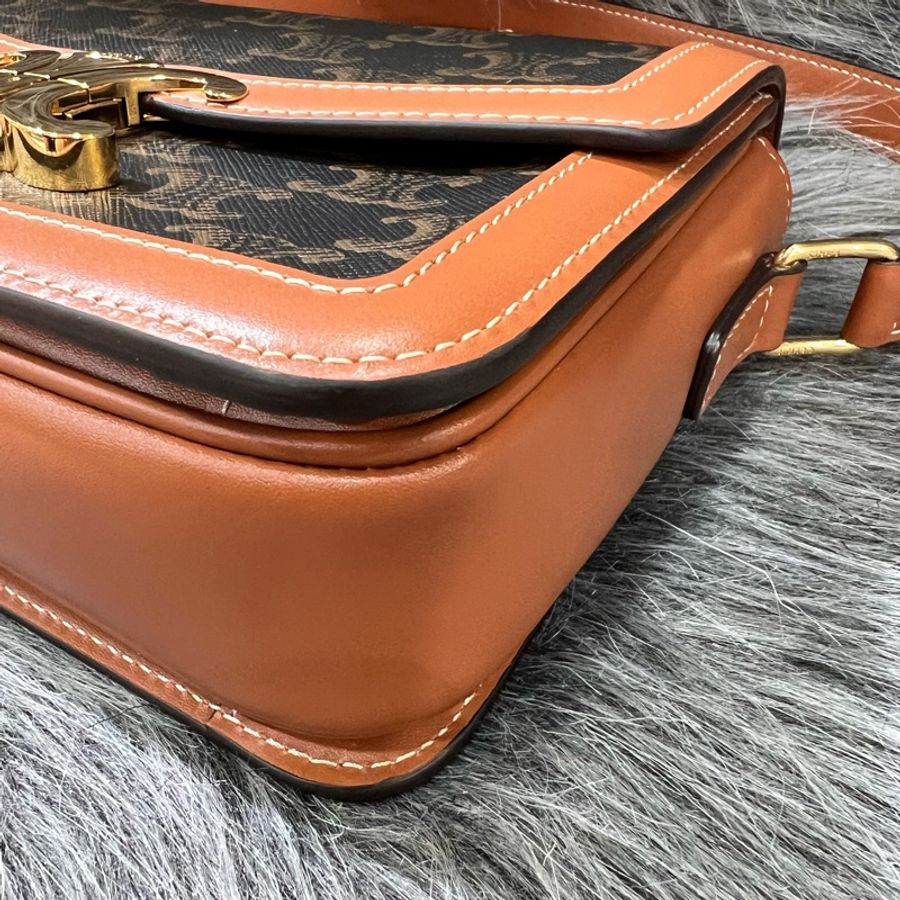 Celine188882咖啡色 老花 凱旋門 金釦 Triomphe Teen 斜背包 肩背包 Lisa同款-9