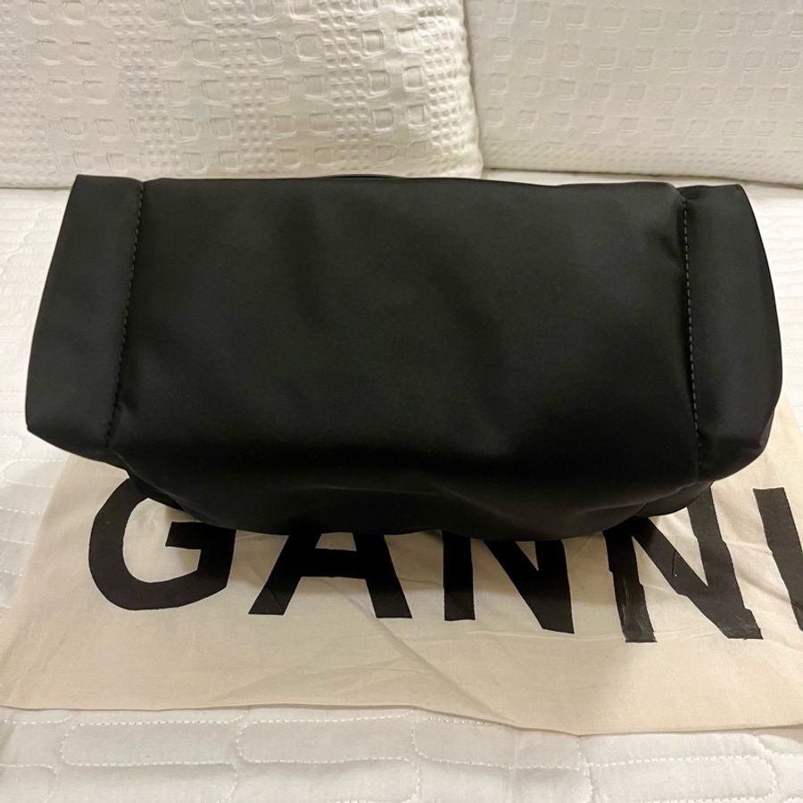 GANNI Black Medium Pillow Shoulder Bag A4428 黑色 布 腋下包 手袋-3