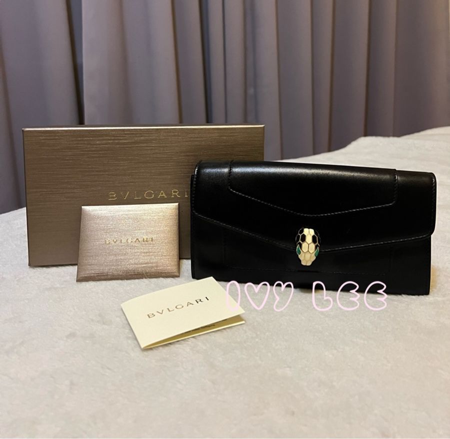 Bvlgari(缺貨中、勿下單)280353品牌長版皮夾 小牛皮琺瑯蛇頭扣環撞色(黑/綠)二手精品-0